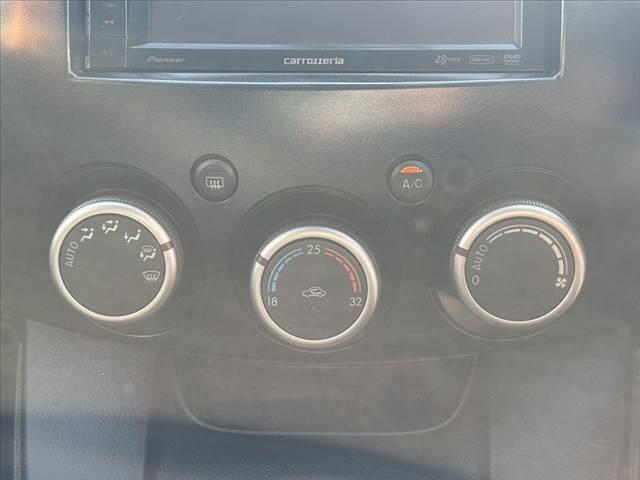 デミオ １３Ｃ－Ｖ　ＨＩＤエディション　禁煙　社外ナビ　地デジ　バックカメラ　Ｂｌｕｅｔｏｏｔｈ　ＨＩＤヘッド　ＥＴＣ　オートライト　レインセンサーワイパー　スマートキー　フロントフォグ　１６インチアルミ　プライバシーガラス　ＤＶＤ再生（5枚目）