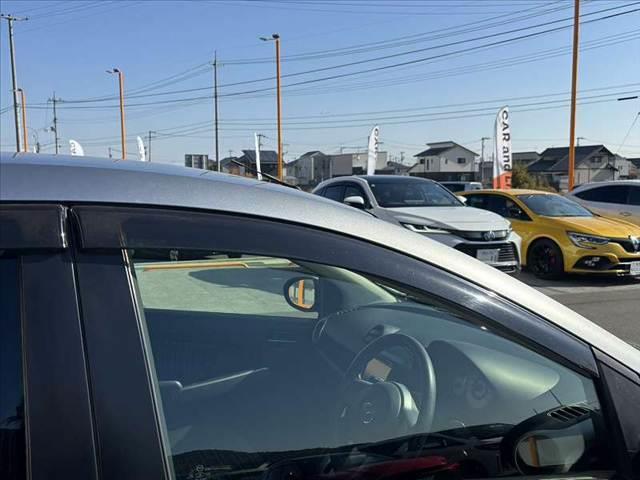 デミオ １３Ｃ－Ｖ　ＨＩＤエディション　禁煙　社外ナビ　地デジ　バックカメラ　Ｂｌｕｅｔｏｏｔｈ　ＨＩＤヘッド　ＥＴＣ　オートライト　レインセンサーワイパー　スマートキー　フロントフォグ　１６インチアルミ　プライバシーガラス　ＤＶＤ再生（23枚目）