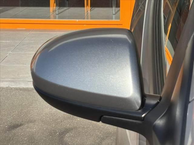 デミオ １３Ｃ－Ｖ　ＨＩＤエディション　禁煙　社外ナビ　地デジ　バックカメラ　Ｂｌｕｅｔｏｏｔｈ　ＨＩＤヘッド　ＥＴＣ　オートライト　レインセンサーワイパー　スマートキー　フロントフォグ　１６インチアルミ　プライバシーガラス　ＤＶＤ再生（25枚目）