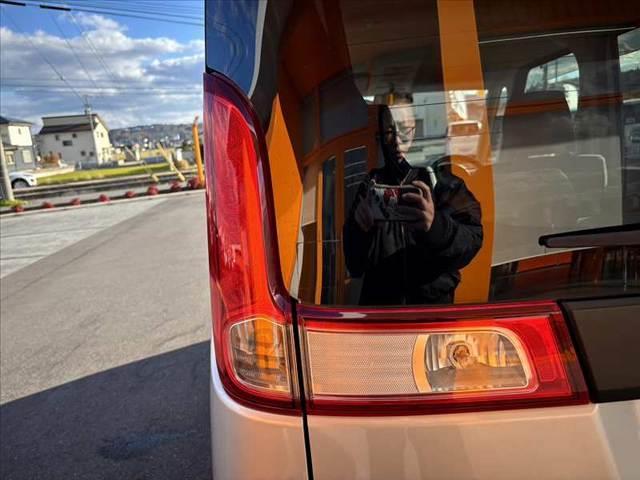 スペーシア G 禁煙 車検整備付 後期 オーディオ Bluetooth Pスタート スマートキー×2 オートエアコン シートヒーター レベライザー アームレスト 電格ミラー バニティミラー サイドバイザー(30枚目)