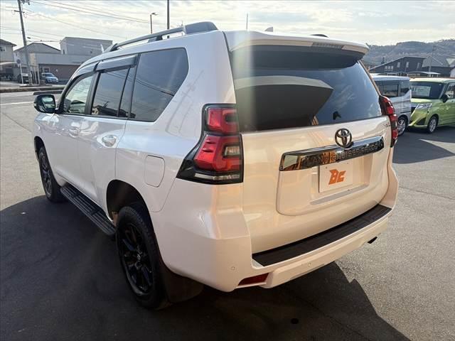 ランドクルーザープラド TX Lパッケージ・ブラックエディション 禁煙 車検整備付 ムーンルーフ メーカーナビ マルチテレインモニター クリアランスソナー BSM ブラックルーフレール ETC2.0 BT フルセグTV セーフティセンス レーダークルーズ(13枚目)