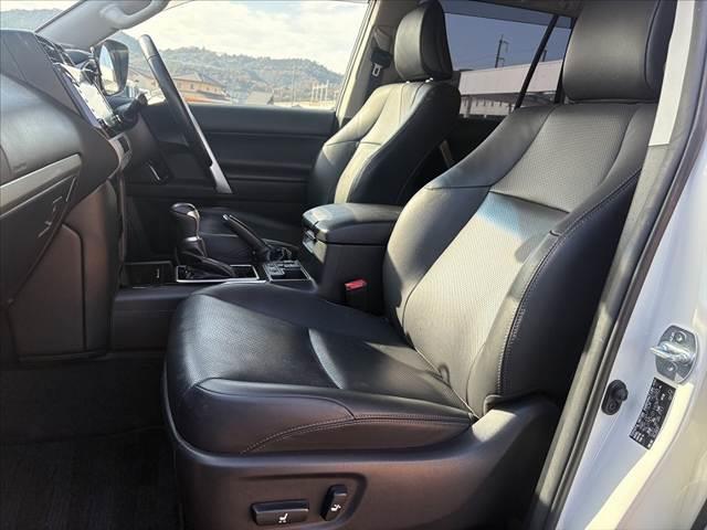 ランドクルーザープラド TX Lパッケージ・ブラックエディション 禁煙 車検整備付 ムーンルーフ メーカーナビ マルチテレインモニター クリアランスソナー BSM ブラックルーフレール ETC2.0 BT フルセグTV セーフティセンス レーダークルーズ(18枚目)