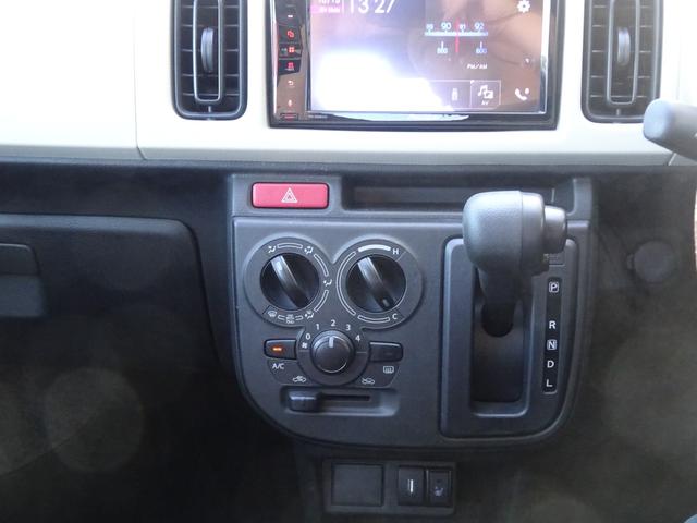 キャロル ＧＬ　ディスプレイオーディオ　バックカメラ　ＥＴＣ　革調シートカバー　ワンオーナー車　社外アルミホイール　ブルートウース機能　キーレスリモコン付きキー　クラシカルエンブレム　マツダディーラー整備記録簿付（12枚目）