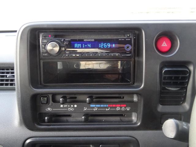 ハイゼットカーゴ デッキバンＧ　５速マニュアル・４ＷＤ・スタッドレスタイヤ・１２インチアルミホイール・ＣＤ／ＡＭ／ＦＭ・フロントパワーウインドウ・フロント革調シートカバー・タイミングチェーン（7枚目）