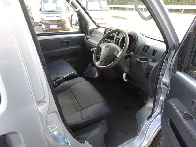 ハイゼットカーゴ デッキバンＧ　５速マニュアル・４ＷＤ・スタッドレスタイヤ・１２インチアルミホイール・ＣＤ／ＡＭ／ＦＭ・フロントパワーウインドウ・フロント革調シートカバー・タイミングチェーン（27枚目）
