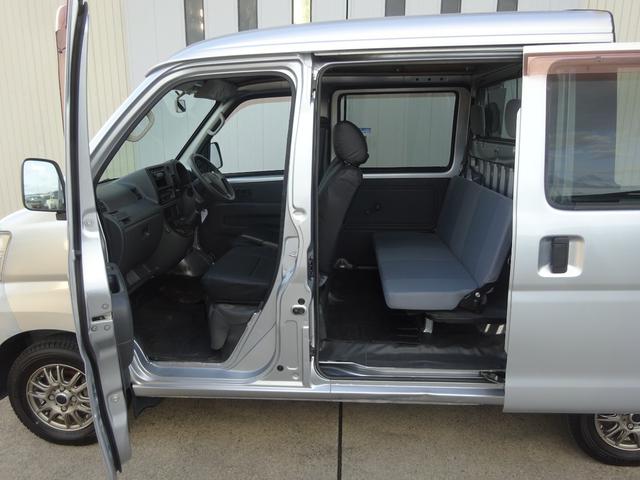 ハイゼットカーゴ デッキバンＧ　５速マニュアル・４ＷＤ・スタッドレスタイヤ・１２インチアルミホイール・ＣＤ／ＡＭ／ＦＭ・フロントパワーウインドウ・フロント革調シートカバー・タイミングチェーン（29枚目）