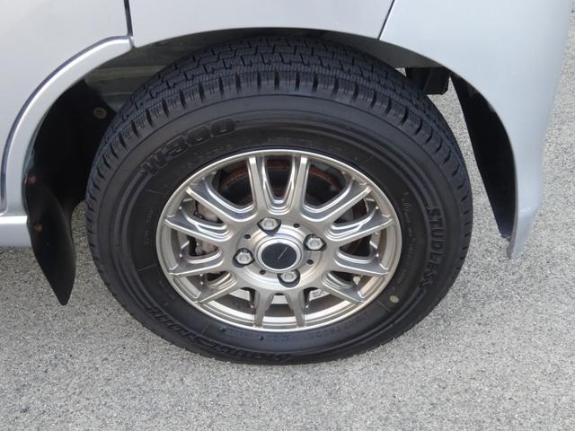 ハイゼットカーゴ デッキバンＧ　５速マニュアル・４ＷＤ・スタッドレスタイヤ・１２インチアルミホイール・ＣＤ／ＡＭ／ＦＭ・フロントパワーウインドウ・フロント革調シートカバー・タイミングチェーン（45枚目）
