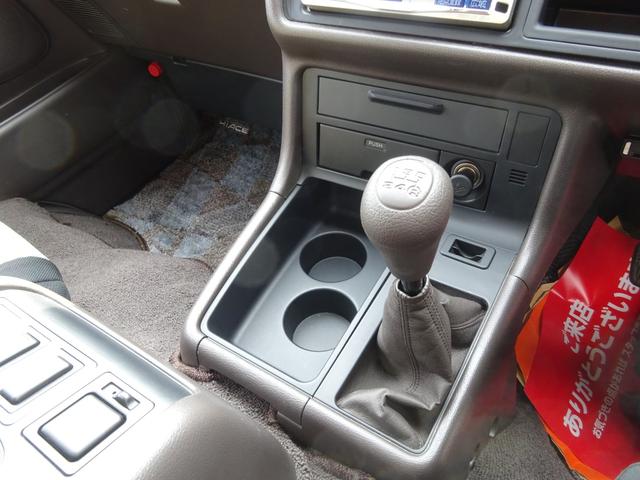 ハイエースワゴン スーパーカスタム　５速マニュアル車　ガレージ保管車　禁煙　ワンオーナー車　過去整備記録簿あり　３リッターディーゼルターボ　下回り画像　下回り防錆塗装施工済（9枚目）