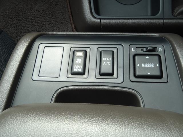 ハイエースワゴン スーパーカスタム　５速マニュアル車　ガレージ保管車　禁煙　ワンオーナー車　過去整備記録簿あり　３リッターディーゼルターボ　下回り画像　下回り防錆塗装施工済（11枚目）