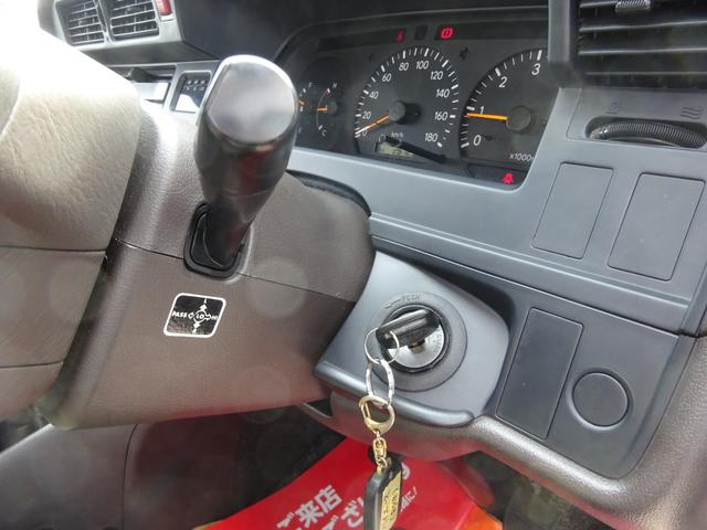 ハイエースワゴン スーパーカスタム　５速マニュアル車　ガレージ保管車　禁煙　ワンオーナー車　過去整備記録簿あり　３リッターディーゼルターボ　下回り画像　下回り防錆塗装施工済（15枚目）