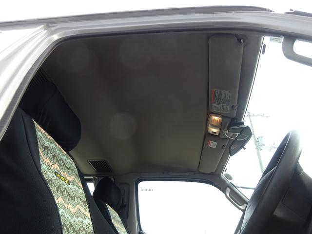 ハイエースワゴン スーパーカスタム　５速マニュアル車　ガレージ保管車　禁煙　ワンオーナー車　過去整備記録簿あり　３リッターディーゼルターボ　下回り画像　下回り防錆塗装施工済（30枚目）