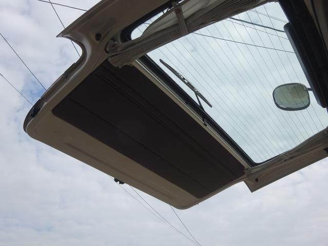 ハイエースワゴン スーパーカスタム　５速マニュアル車　ガレージ保管車　禁煙　ワンオーナー車　過去整備記録簿あり　３リッターディーゼルターボ　下回り画像　下回り防錆塗装施工済（44枚目）