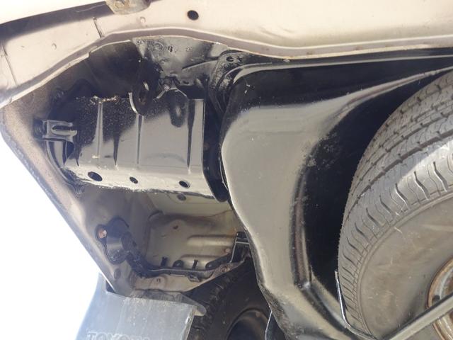 ハイエースワゴン スーパーカスタム　５速マニュアル車　ガレージ保管車　禁煙　ワンオーナー車　過去整備記録簿あり　３リッターディーゼルターボ　下回り画像　下回り防錆塗装施工済（54枚目）