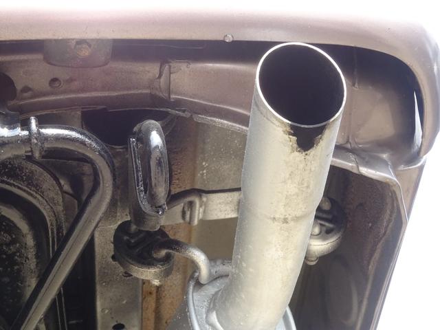 ハイエースワゴン スーパーカスタム　５速マニュアル車　ガレージ保管車　禁煙　ワンオーナー車　過去整備記録簿あり　３リッターディーゼルターボ　下回り画像　下回り防錆塗装施工済（55枚目）