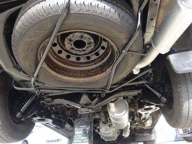 ハイエースワゴン スーパーカスタム　５速マニュアル車　ガレージ保管車　禁煙　ワンオーナー車　過去整備記録簿あり　３リッターディーゼルターボ　下回り画像　下回り防錆塗装施工済（56枚目）