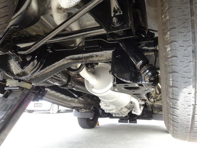 ハイエースワゴン スーパーカスタム　５速マニュアル車　ガレージ保管車　禁煙　ワンオーナー車　過去整備記録簿あり　３リッターディーゼルターボ　下回り画像　下回り防錆塗装施工済（57枚目）