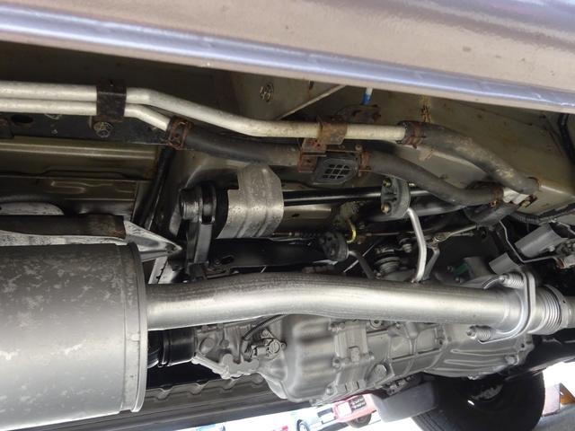 ハイエースワゴン スーパーカスタム　５速マニュアル車　ガレージ保管車　禁煙　ワンオーナー車　過去整備記録簿あり　３リッターディーゼルターボ　下回り画像　下回り防錆塗装施工済（58枚目）