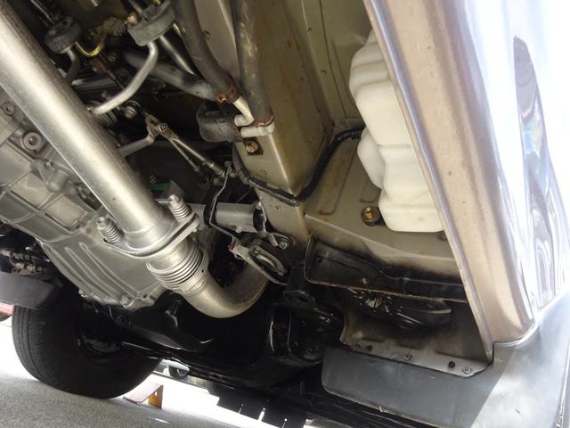 ハイエースワゴン スーパーカスタム　５速マニュアル車　ガレージ保管車　禁煙　ワンオーナー車　過去整備記録簿あり　３リッターディーゼルターボ　下回り画像　下回り防錆塗装施工済（59枚目）