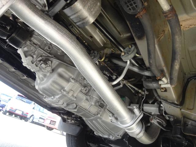 ハイエースワゴン スーパーカスタム　５速マニュアル車　ガレージ保管車　禁煙　ワンオーナー車　過去整備記録簿あり　３リッターディーゼルターボ　下回り画像　下回り防錆塗装施工済（60枚目）
