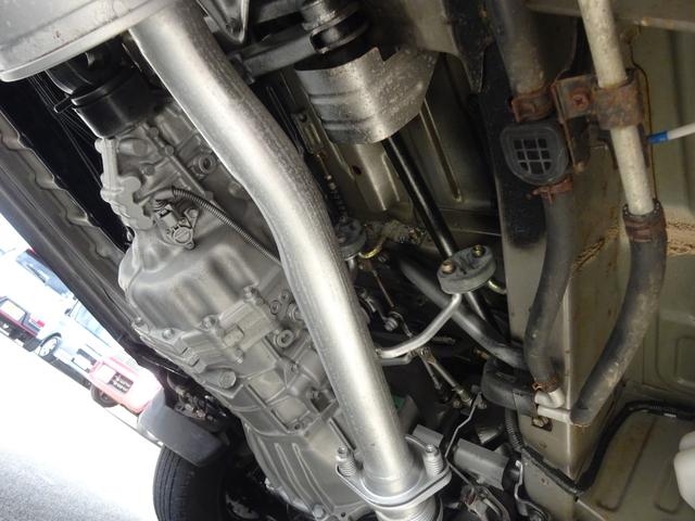 ハイエースワゴン スーパーカスタム　５速マニュアル車　ガレージ保管車　禁煙　ワンオーナー車　過去整備記録簿あり　３リッターディーゼルターボ　下回り画像　下回り防錆塗装施工済（62枚目）