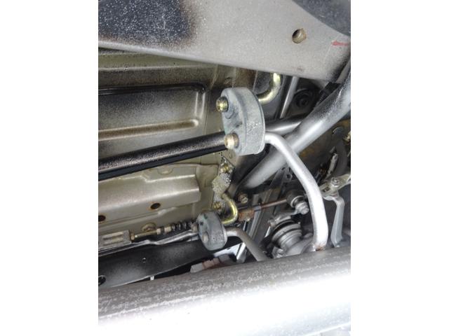 ハイエースワゴン スーパーカスタム　５速マニュアル車　ガレージ保管車　禁煙　ワンオーナー車　過去整備記録簿あり　３リッターディーゼルターボ　下回り画像　下回り防錆塗装施工済（65枚目）