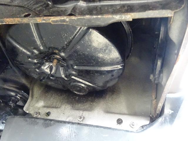 ハイエースワゴン スーパーカスタム　５速マニュアル車　ガレージ保管車　禁煙　ワンオーナー車　過去整備記録簿あり　３リッターディーゼルターボ　下回り画像　下回り防錆塗装施工済（66枚目）