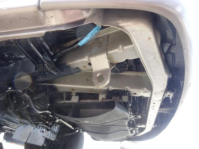 ハイエースワゴン スーパーカスタム　５速マニュアル車　ガレージ保管車　禁煙　ワンオーナー車　過去整備記録簿あり　３リッターディーゼルターボ　下回り画像　下回り防錆塗装施工済（72枚目）
