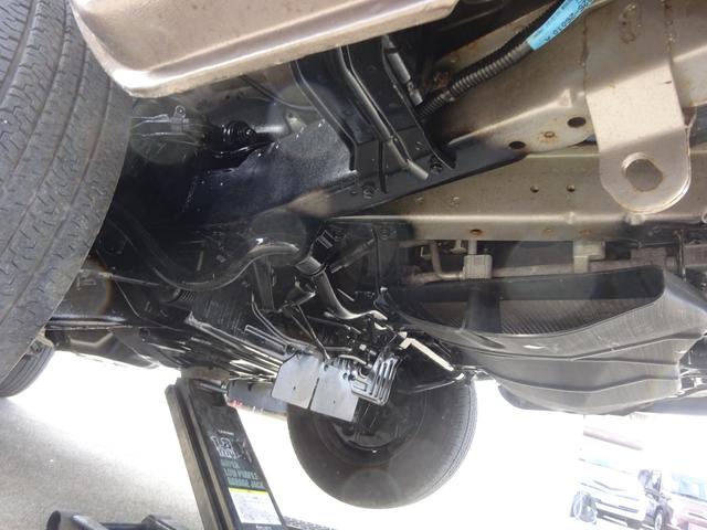 ハイエースワゴン スーパーカスタム　５速マニュアル車　ガレージ保管車　禁煙　ワンオーナー車　過去整備記録簿あり　３リッターディーゼルターボ　下回り画像　下回り防錆塗装施工済（73枚目）