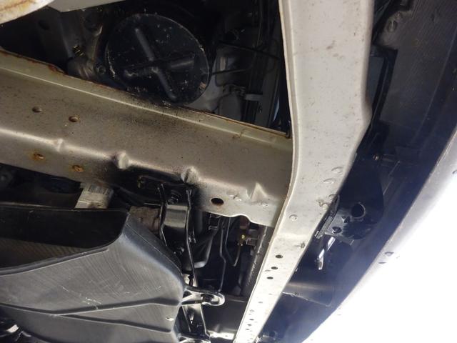 ハイエースワゴン スーパーカスタム　５速マニュアル車　ガレージ保管車　禁煙　ワンオーナー車　過去整備記録簿あり　３リッターディーゼルターボ　下回り画像　下回り防錆塗装施工済（74枚目）