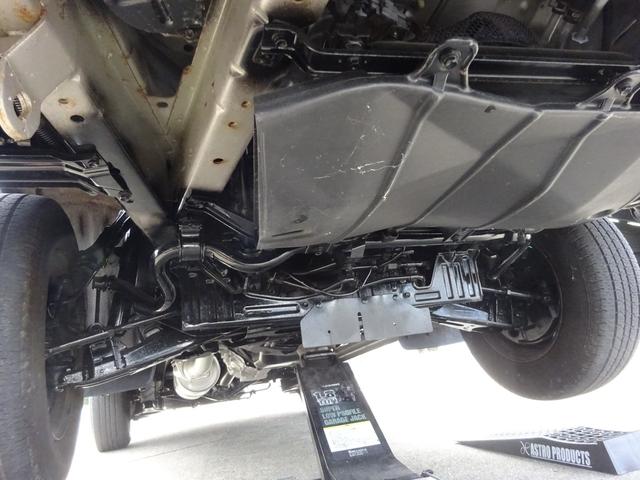 ハイエースワゴン スーパーカスタム　５速マニュアル車　ガレージ保管車　禁煙　ワンオーナー車　過去整備記録簿あり　３リッターディーゼルターボ　下回り画像　下回り防錆塗装施工済（75枚目）