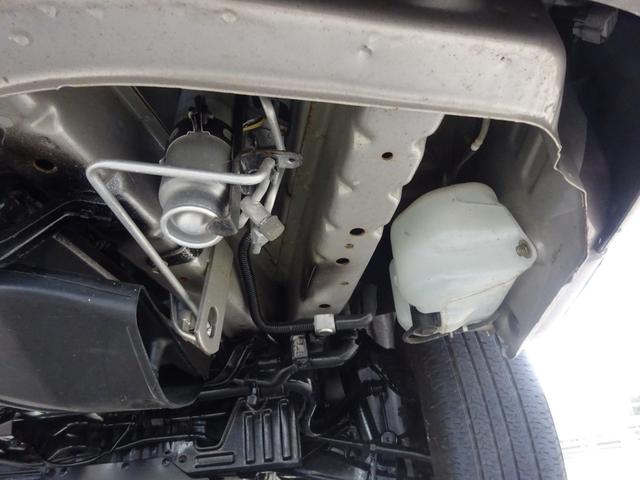 ハイエースワゴン スーパーカスタム　５速マニュアル車　ガレージ保管車　禁煙　ワンオーナー車　過去整備記録簿あり　３リッターディーゼルターボ　下回り画像　下回り防錆塗装施工済（77枚目）