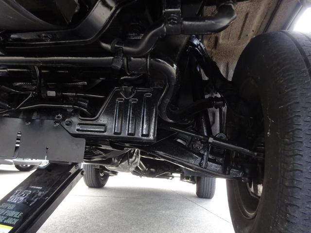 ハイエースワゴン スーパーカスタム　５速マニュアル車　ガレージ保管車　禁煙　ワンオーナー車　過去整備記録簿あり　３リッターディーゼルターボ　下回り画像　下回り防錆塗装施工済（79枚目）