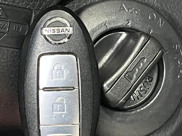15X SV 純正オーディオ スマートキー エアコン 電格ミラー ヘッドライトレベライザー CD再生 後席格納 ドアバイザー プライバシーガラス アームレスト(3枚目)