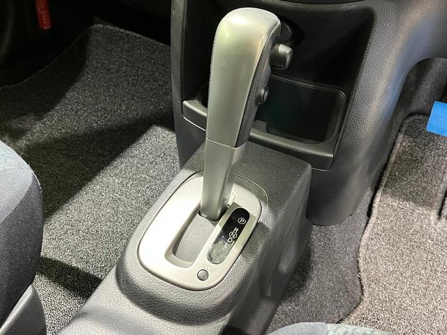 15X SV 純正オーディオ スマートキー エアコン 電格ミラー ヘッドライトレベライザー CD再生 後席格納 ドアバイザー プライバシーガラス アームレスト(20枚目)
