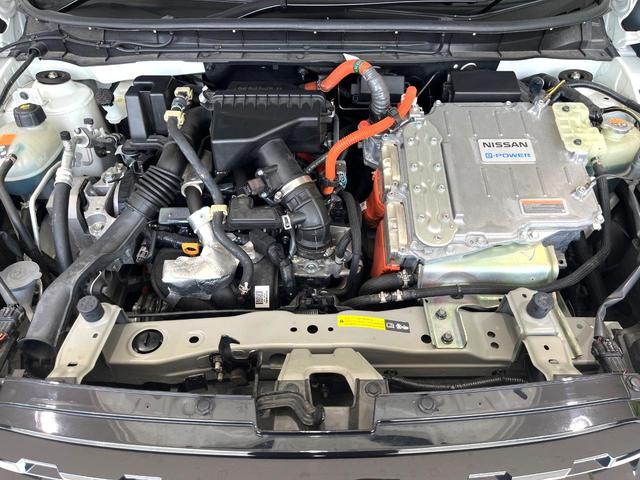 キックス Ｘ　禁煙車　純正９型ナビ　全周囲カメラ　プロパイロット　デジタルインナーミラー　ＥＴＣ　Ｂｌｕｅｔｏｏｔｈ　ＬＥＤヘッド／フォグ　革巻きステアリング　純正１７インチアルミ　コーナーセンサー　スマートキー（18枚目）