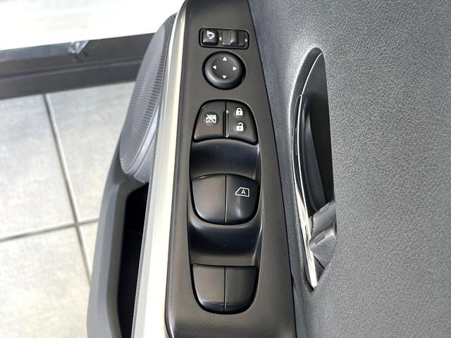 キックス Ｘ　禁煙車　純正９型ナビ　全周囲カメラ　プロパイロット　デジタルインナーミラー　ＥＴＣ　Ｂｌｕｅｔｏｏｔｈ　ＬＥＤヘッド／フォグ　革巻きステアリング　純正１７インチアルミ　コーナーセンサー　スマートキー（43枚目）