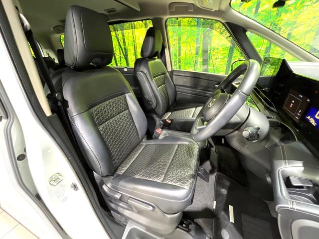 セレナ ｅ－パワー　ハイウェイスターＶ　禁煙車　プロパイロット　純正９型ナビ　フリップダウンモニター　両側電動スライドドア　全周囲カメラ　デジタルインナーミラー　ブラインドスポットモニター　ＬＥＤヘッド／フォグ　ＥＴＣ　ロールサンシェード（8枚目）