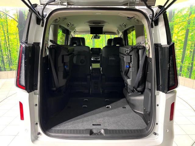セレナ ｅ－パワー　ハイウェイスターＶ　禁煙車　プロパイロット　純正９型ナビ　フリップダウンモニター　両側電動スライドドア　全周囲カメラ　デジタルインナーミラー　ブラインドスポットモニター　ＬＥＤヘッド／フォグ　ＥＴＣ　ロールサンシェード（11枚目）