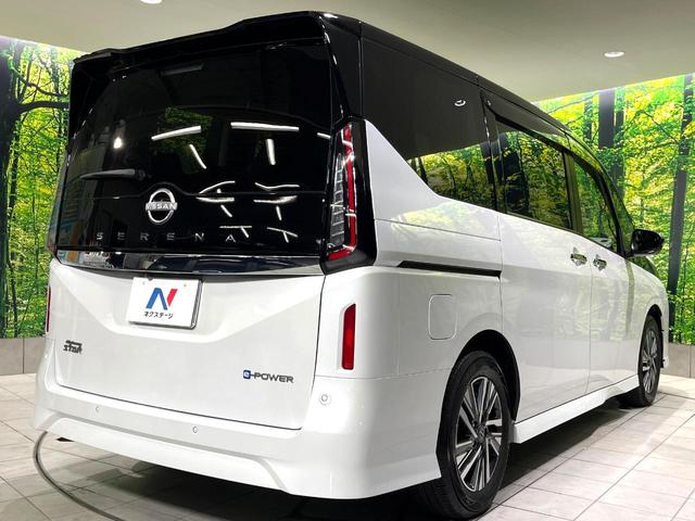 セレナ ｅ－パワー　ハイウェイスターＶ　禁煙車　プロパイロット　純正９型ナビ　フリップダウンモニター　両側電動スライドドア　全周囲カメラ　デジタルインナーミラー　ブラインドスポットモニター　ＬＥＤヘッド／フォグ　ＥＴＣ　ロールサンシェード（17枚目）