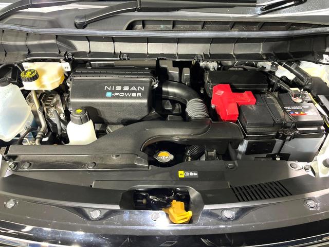 セレナ ｅ－パワー　ハイウェイスターＶ　禁煙車　プロパイロット　純正９型ナビ　フリップダウンモニター　両側電動スライドドア　全周囲カメラ　デジタルインナーミラー　ブラインドスポットモニター　ＬＥＤヘッド／フォグ　ＥＴＣ　ロールサンシェード（18枚目）