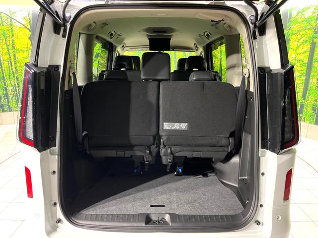 セレナ ｅ－パワー　ハイウェイスターＶ　禁煙車　プロパイロット　純正９型ナビ　フリップダウンモニター　両側電動スライドドア　全周囲カメラ　デジタルインナーミラー　ブラインドスポットモニター　ＬＥＤヘッド／フォグ　ＥＴＣ　ロールサンシェード（26枚目）