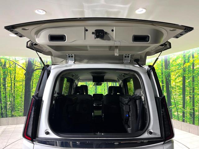 セレナ ｅ－パワー　ハイウェイスターＶ　禁煙車　プロパイロット　純正９型ナビ　フリップダウンモニター　両側電動スライドドア　全周囲カメラ　デジタルインナーミラー　ブラインドスポットモニター　ＬＥＤヘッド／フォグ　ＥＴＣ　ロールサンシェード（27枚目）