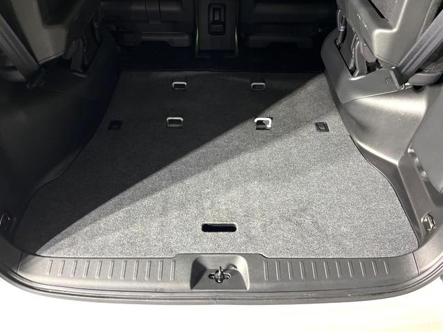 セレナ ｅ－パワー　ハイウェイスターＶ　禁煙車　プロパイロット　純正９型ナビ　フリップダウンモニター　両側電動スライドドア　全周囲カメラ　デジタルインナーミラー　ブラインドスポットモニター　ＬＥＤヘッド／フォグ　ＥＴＣ　ロールサンシェード（28枚目）