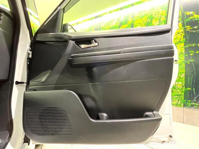 セレナ ｅ－パワー　ハイウェイスターＶ　禁煙車　プロパイロット　純正９型ナビ　フリップダウンモニター　両側電動スライドドア　全周囲カメラ　デジタルインナーミラー　ブラインドスポットモニター　ＬＥＤヘッド／フォグ　ＥＴＣ　ロールサンシェード（29枚目）
