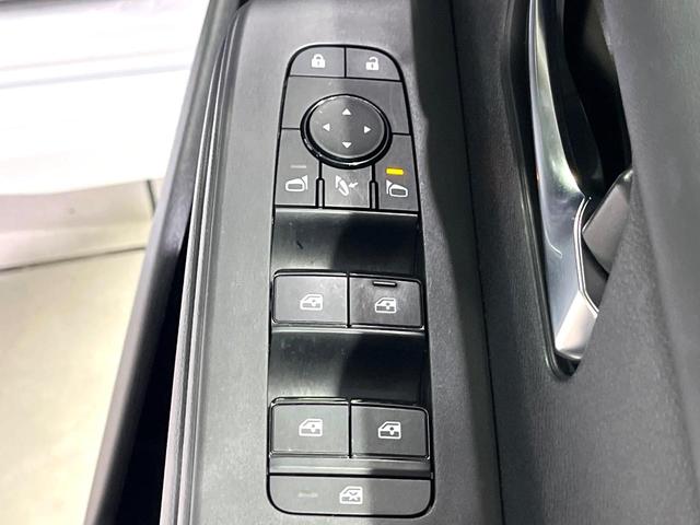 セレナ ｅ－パワー　ハイウェイスターＶ　禁煙車　プロパイロット　純正９型ナビ　フリップダウンモニター　両側電動スライドドア　全周囲カメラ　デジタルインナーミラー　ブラインドスポットモニター　ＬＥＤヘッド／フォグ　ＥＴＣ　ロールサンシェード（30枚目）