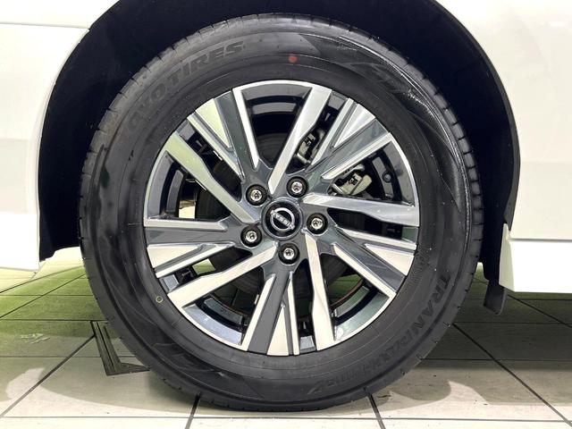 セレナ ｅ－パワー　ハイウェイスターＶ　禁煙車　プロパイロット　純正９型ナビ　フリップダウンモニター　両側電動スライドドア　全周囲カメラ　デジタルインナーミラー　ブラインドスポットモニター　ＬＥＤヘッド／フォグ　ＥＴＣ　ロールサンシェード（41枚目）