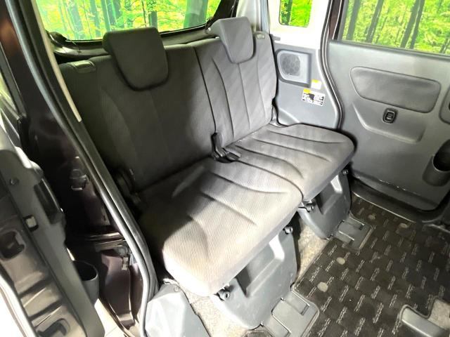 後部座席も気になるようなキズ・汚れやへたり等、大きなダメージはなく、良好な状態です。