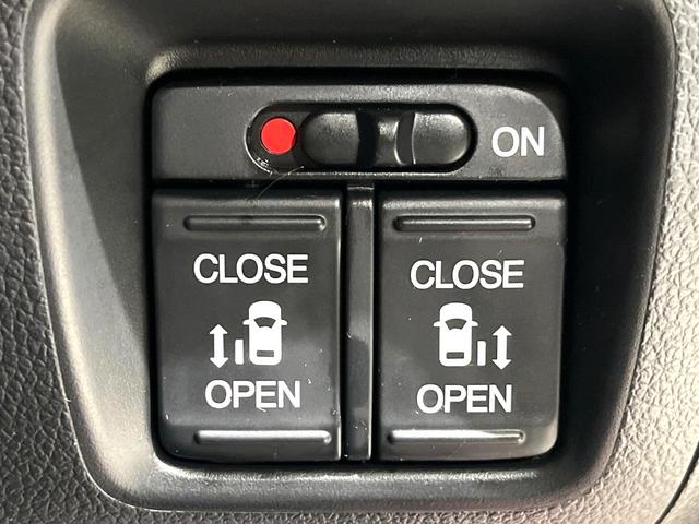 N-BOXカスタム 2トーンカラースタイル G SSパッケージ 禁煙車 両側パワースライドドア 純正ナビ バックカメラ ETC ドライブレコーダー オートエアコン オートライト スマートキー シティブレーキアクティブシステム アームレスト HIDヘッドライト(5枚目)