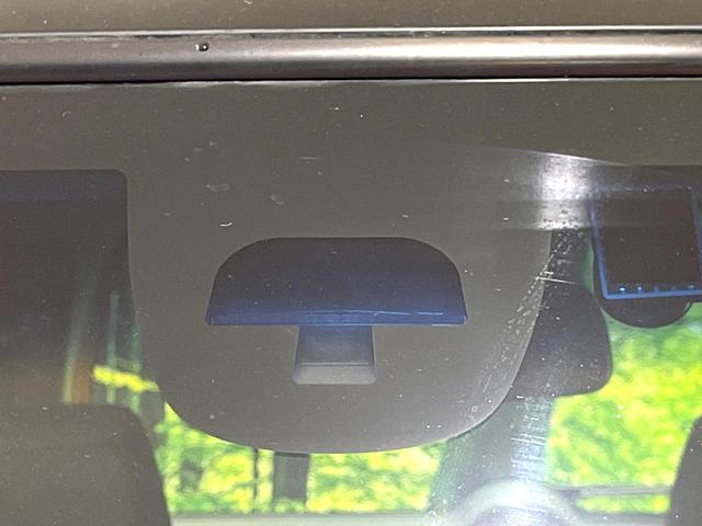 N-BOXカスタム 2トーンカラースタイル G SSパッケージ 禁煙車 両側パワースライドドア 純正ナビ バックカメラ ETC ドライブレコーダー オートエアコン オートライト スマートキー シティブレーキアクティブシステム アームレスト HIDヘッドライト(21枚目)