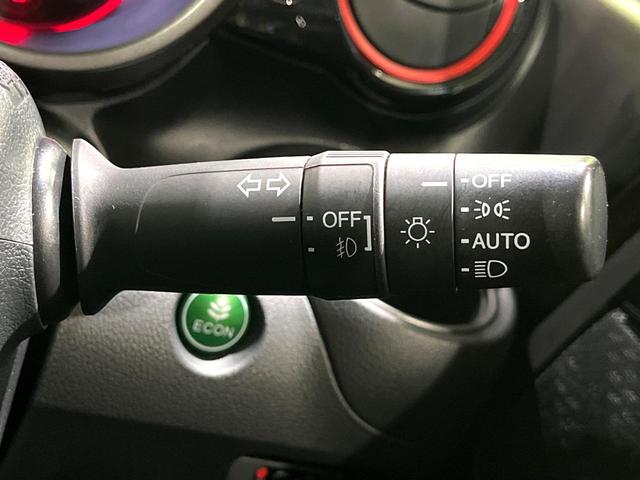 N-BOXカスタム 2トーンカラースタイル G SSパッケージ 禁煙車 両側パワースライドドア 純正ナビ バックカメラ ETC ドライブレコーダー オートエアコン オートライト スマートキー シティブレーキアクティブシステム アームレスト HIDヘッドライト(29枚目)
